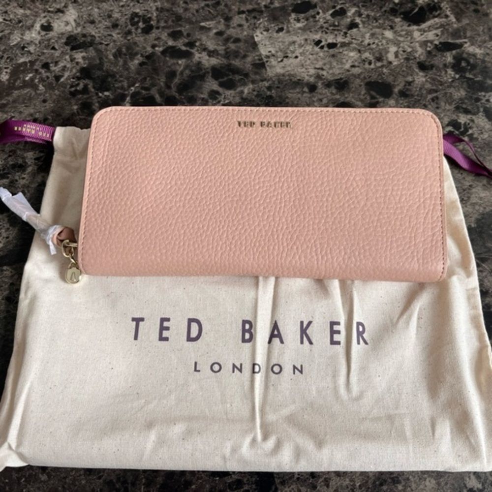 Ted Baker Women's Zip Around  Wallet Leather Taupe Sunken‎ Zip Padlock Charm